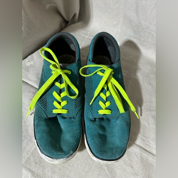 Suede Volcom sneakers good used condition side 11 men’s - Picture 2 of 10